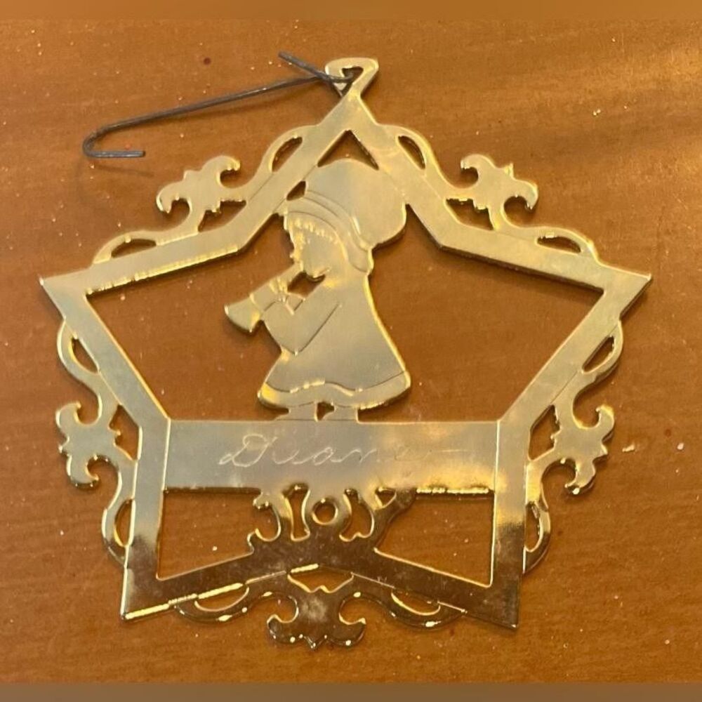 Vintage Unmarked Gold Metal Star Bauble 1977 Diane Christmas Ornament Decor